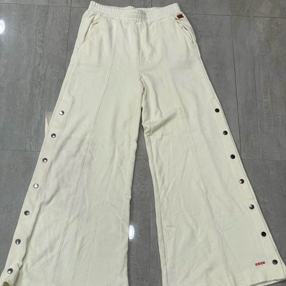 Soft boot legged high waisted dude button pants